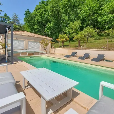 Avec Piscine *